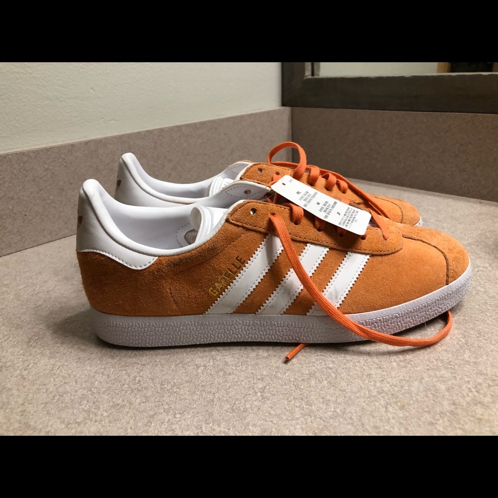 adidas gazelle sneakers (CLEANED SPOTS)